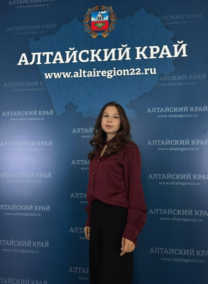 Лучших выпускников Алтайского края чествовали в правительстве региона..